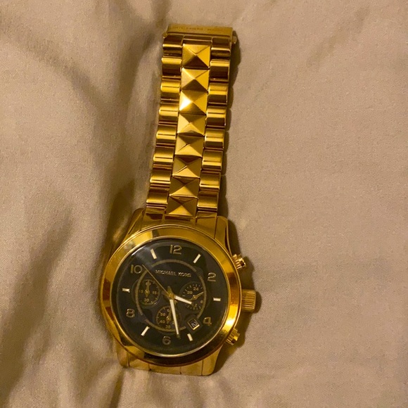MK WATCH - Picture 1 of 5